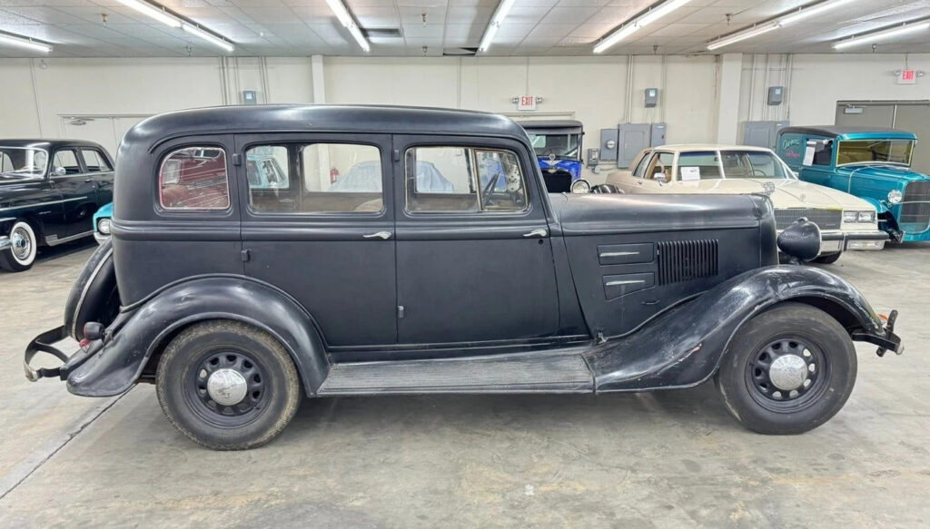 1934 Plymouth PE Deluxe 4-Door Sedan