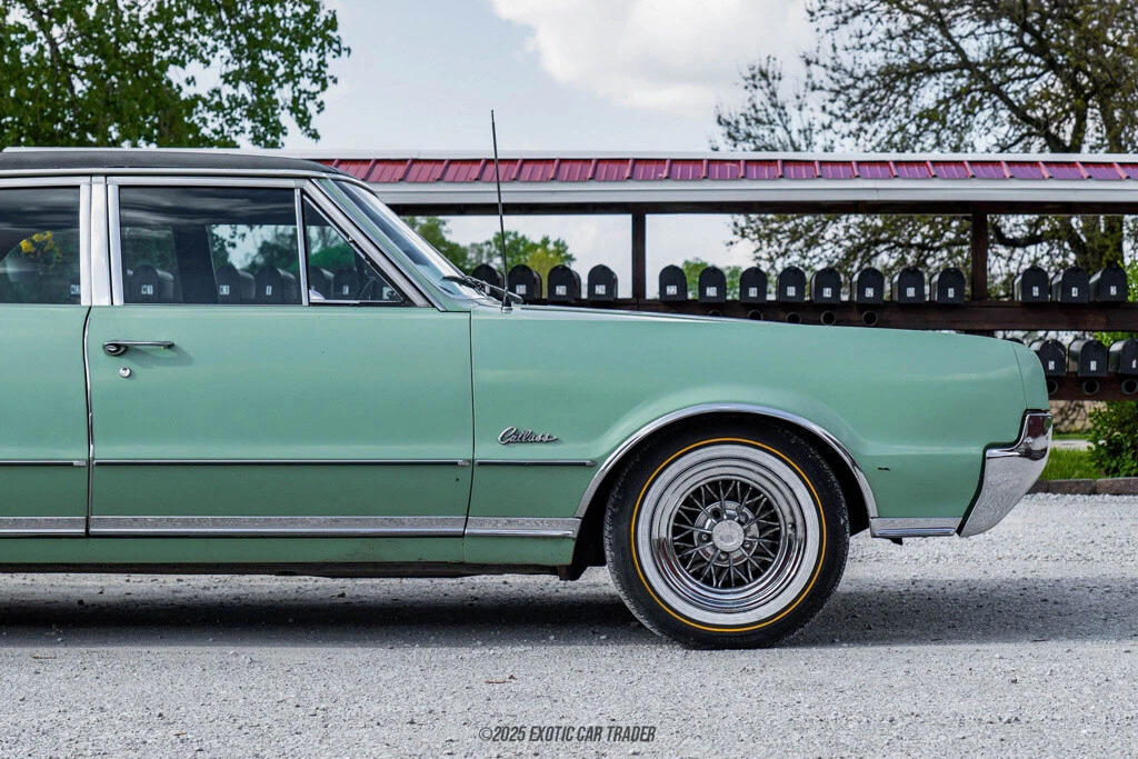 1967 Oldsmobile Cutlass Supreme Town Sedan
