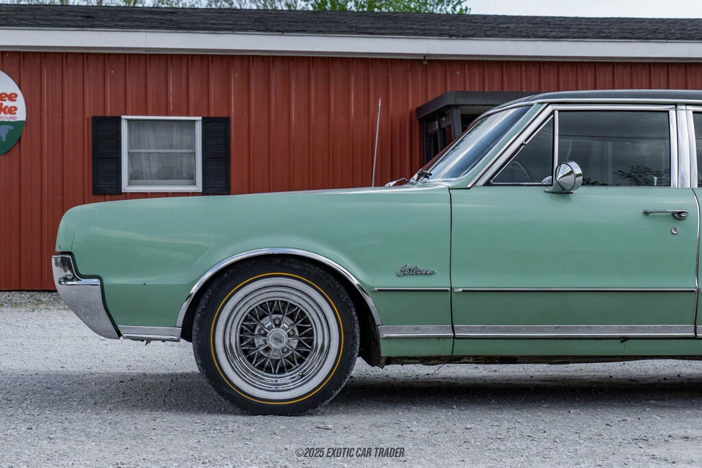 1967 Oldsmobile Cutlass Supreme Town Sedan
