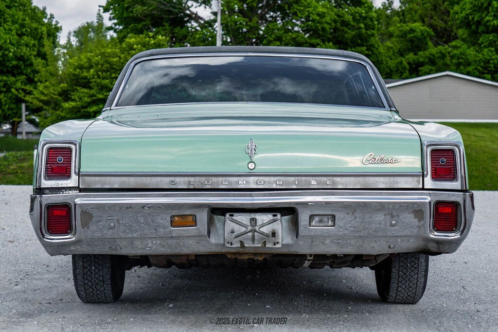 1967 Oldsmobile Cutlass Supreme Town Sedan