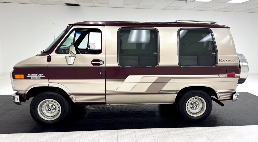 1993 Chevrolet Van 20 Rockwood Conversion