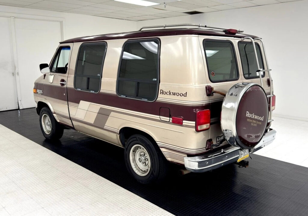 1993 Chevrolet Van 20 Rockwood Conversion