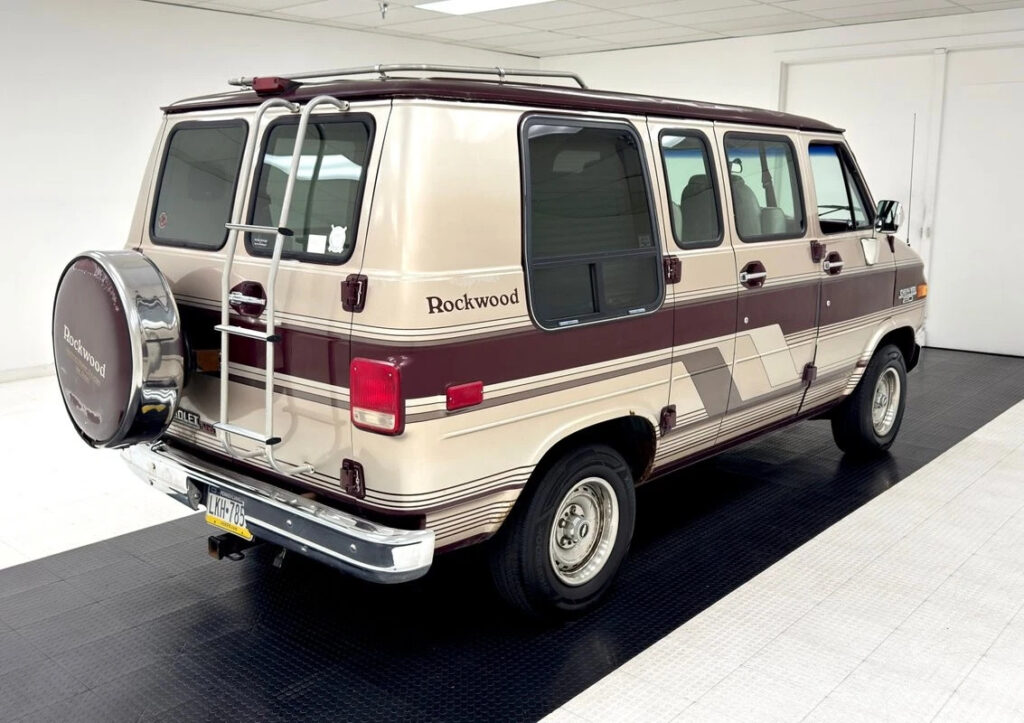 1993 Chevrolet Van 20 Rockwood Conversion