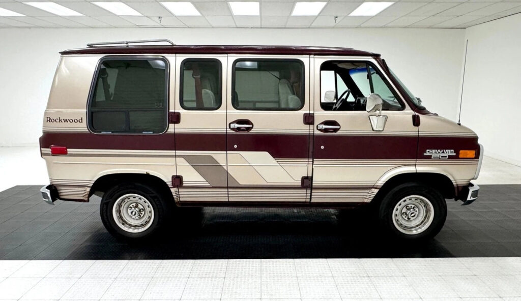 1993 Chevrolet Van 20 Rockwood Conversion