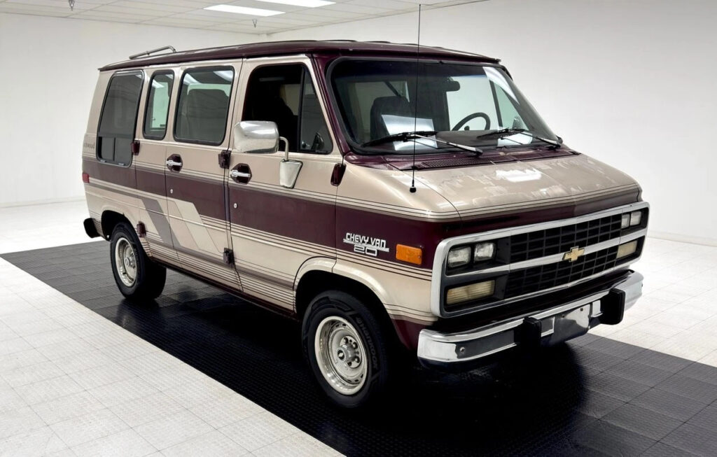 1993 Chevrolet Van 20 Rockwood Conversion