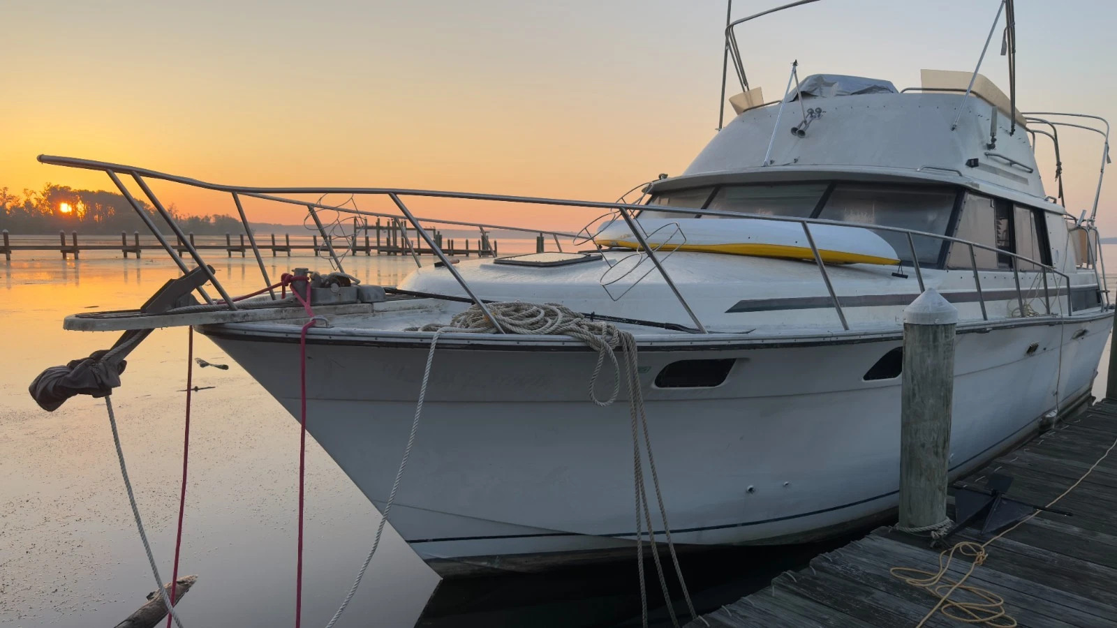 Liveaboard 1983 Silverton 40 ft aft Cabin for sale