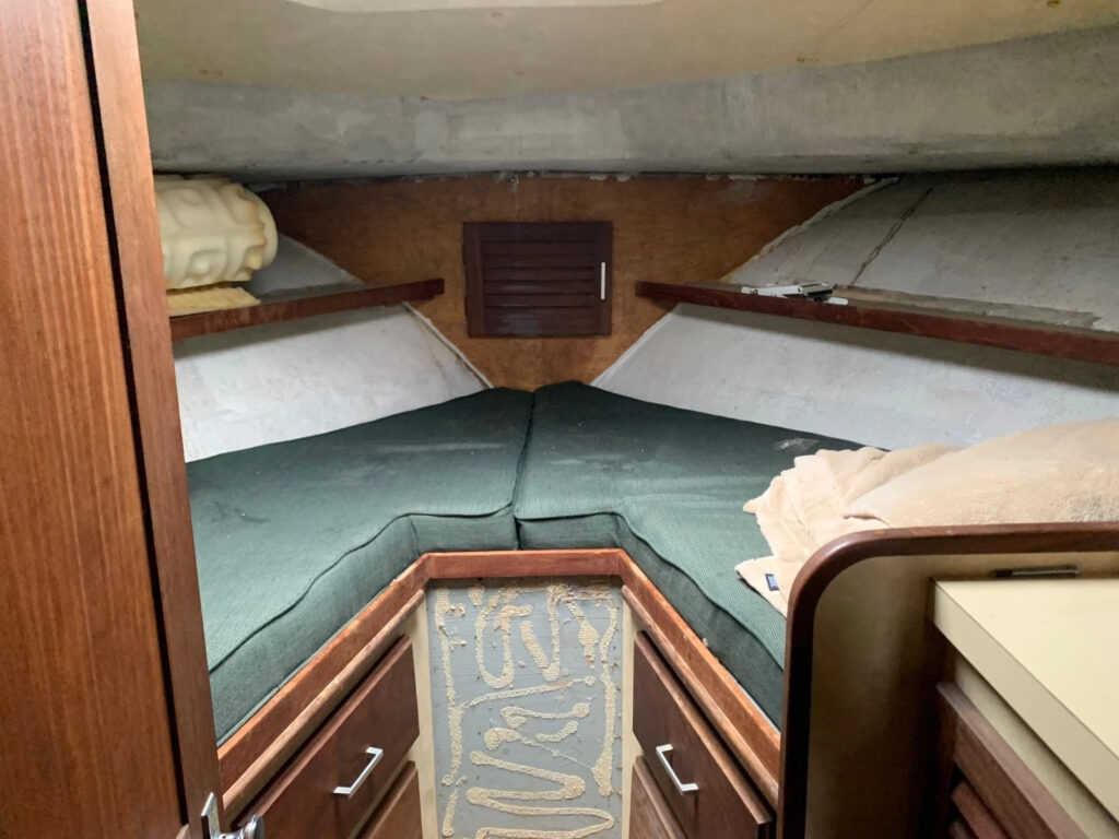 Liveaboard 1983 Silverton 40 ft aft Cabin