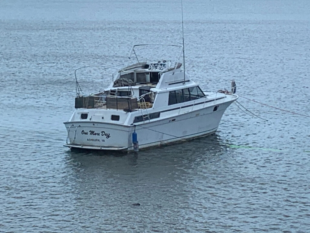 Liveaboard 1983 Silverton 40 ft aft Cabin