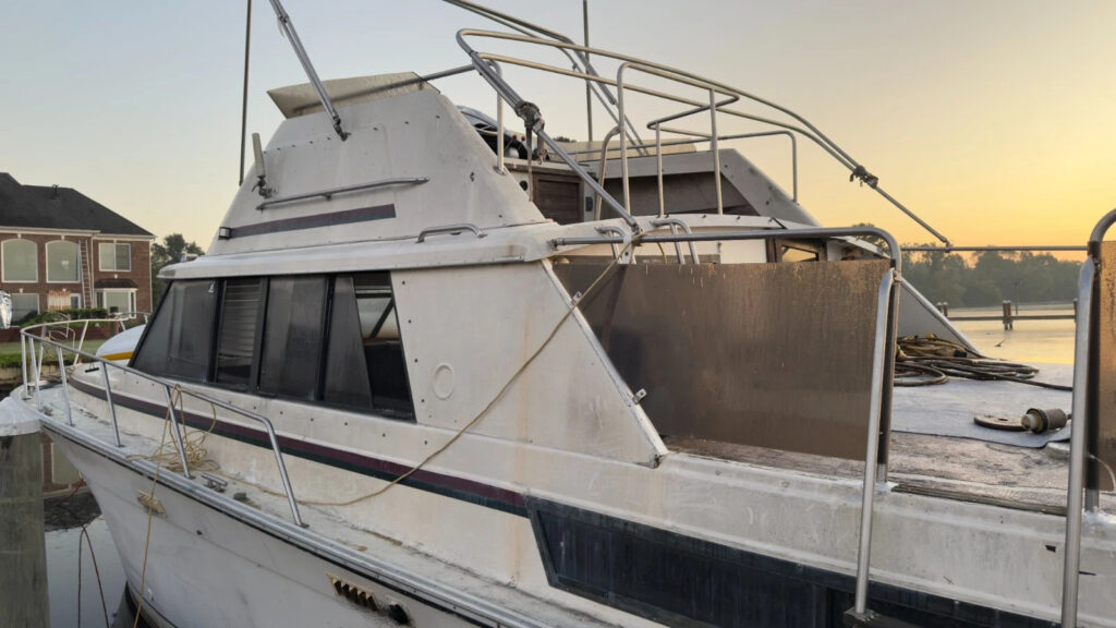 Liveaboard 1983 Silverton 40 ft aft Cabin