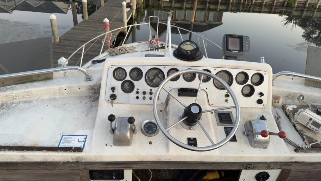 Liveaboard 1983 Silverton 40 ft aft Cabin