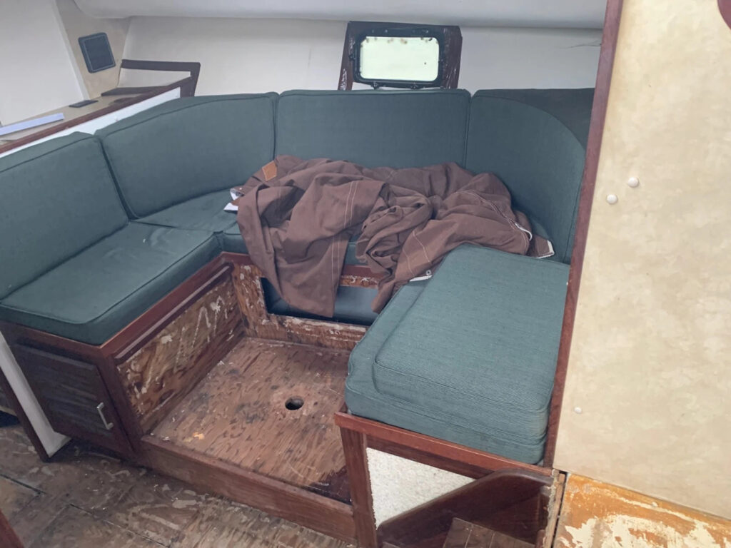 Liveaboard 1983 Silverton 40 ft aft Cabin