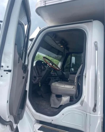 2003 Freightliner Toterhome with Garage