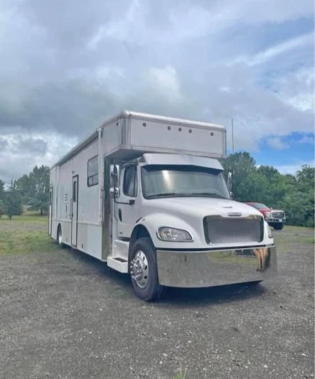 2003 Freightliner Toterhome with Garage