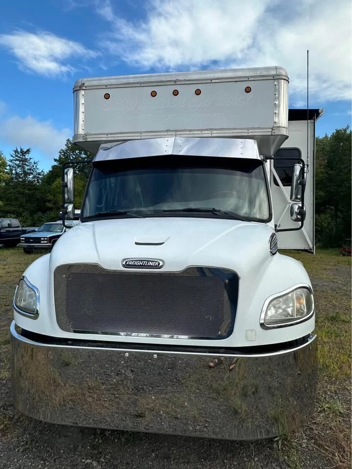 2003 Freightliner Toterhome with Garage