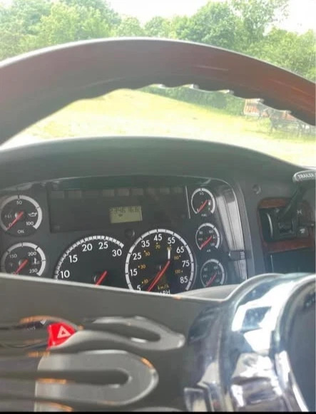2003 Freightliner Toterhome with Garage