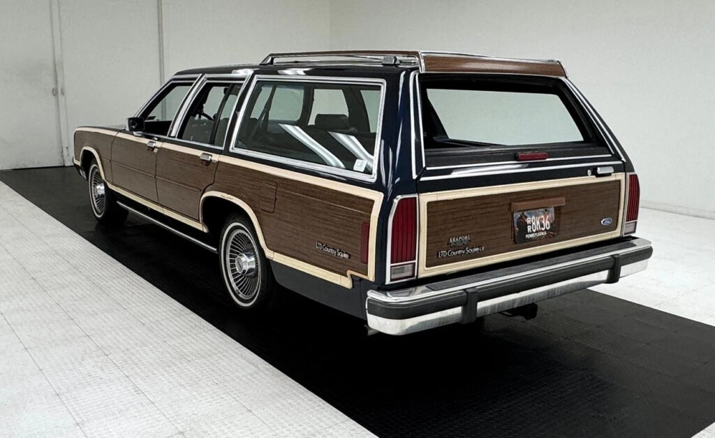 1990 Ford Country Squire LX Station Wagon