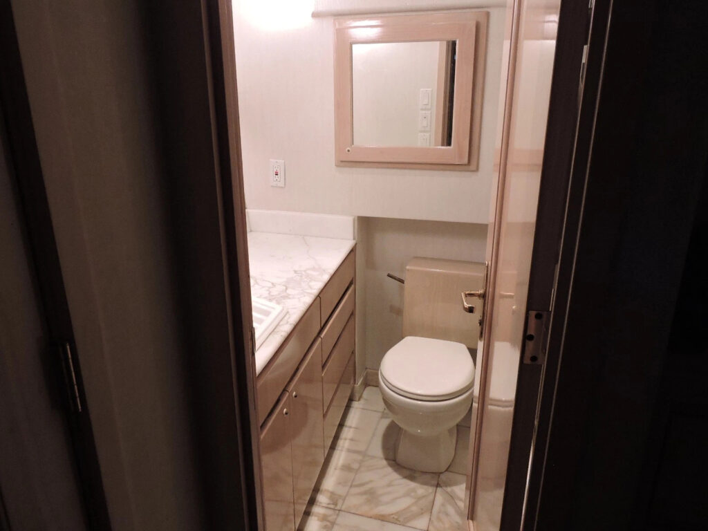 1992 Christensen 110′ Yacht * USA Built Fiberglass Detroit 16v92 DDEC Low HOUR