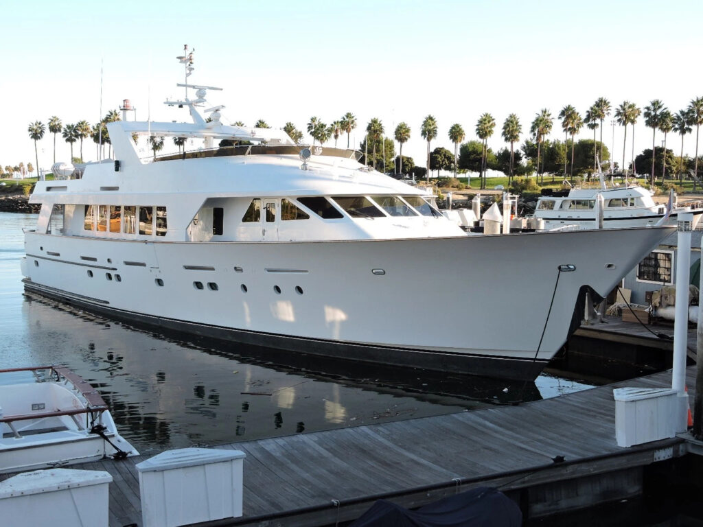 1992 Christensen 110′ Yacht * USA Built Fiberglass Detroit 16v92 DDEC Low HOUR