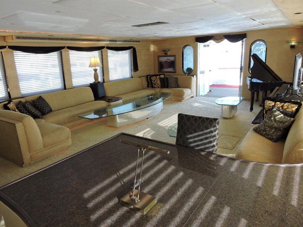 1992 Christensen 110′ Yacht * USA Built Fiberglass Detroit 16v92 DDEC Low HOUR