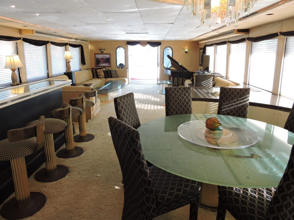 1992 Christensen 110′ Yacht * USA Built Fiberglass Detroit 16v92 DDEC Low HOUR