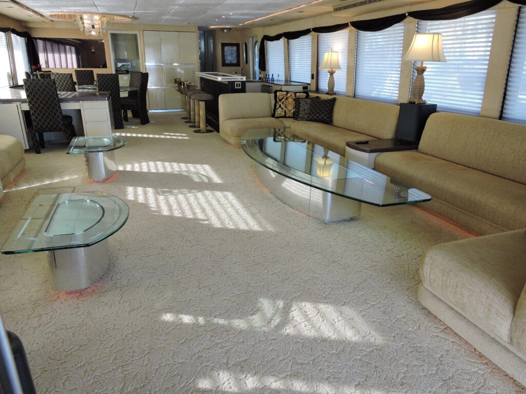 1992 Christensen 110′ Yacht * USA Built Fiberglass Detroit 16v92 DDEC Low HOUR