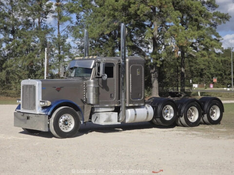 2007 Peterbilt 379 Sleeper Truck Tractor Extended Hood Tri Axle M/T Bidadoo for sale