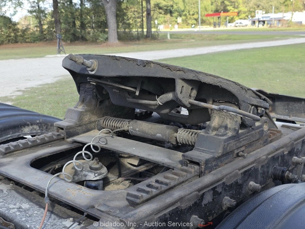 2007 Peterbilt 379 Sleeper Truck Tractor Extended Hood Tri Axle M/T Bidadoo