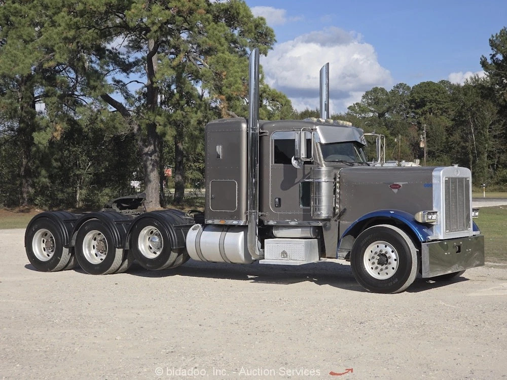 2007 Peterbilt 379 Sleeper Truck Tractor Extended Hood Tri Axle M/T Bidadoo