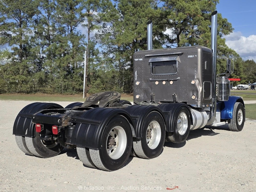 2007 Peterbilt 379 Sleeper Truck Tractor Extended Hood Tri Axle M/T Bidadoo