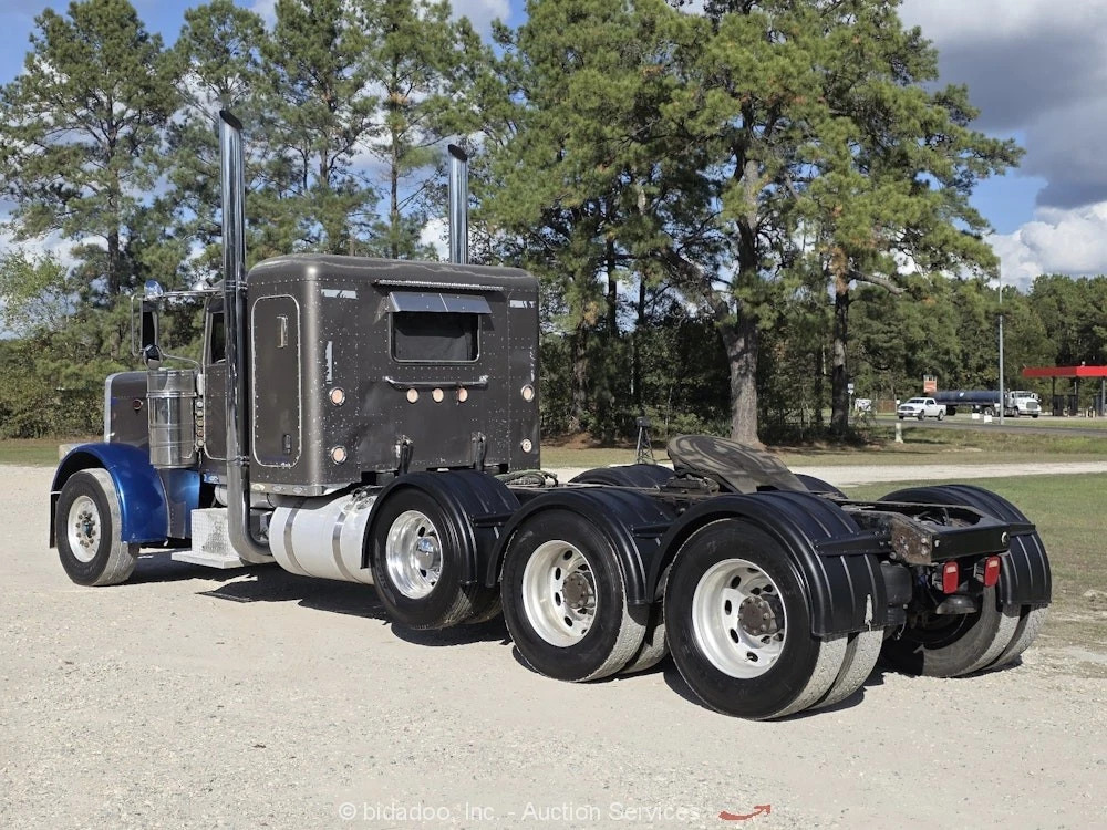 2007 Peterbilt 379 Sleeper Truck Tractor Extended Hood Tri Axle M/T Bidadoo