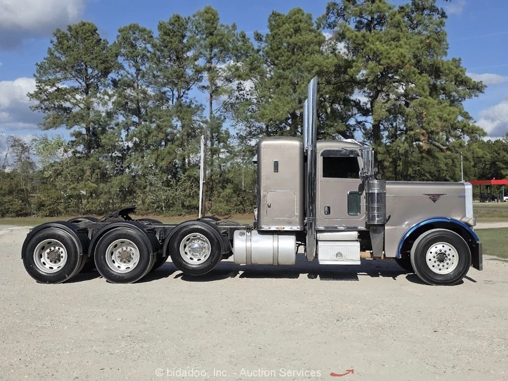 2007 Peterbilt 379 Sleeper Truck Tractor Extended Hood Tri Axle M/T Bidadoo