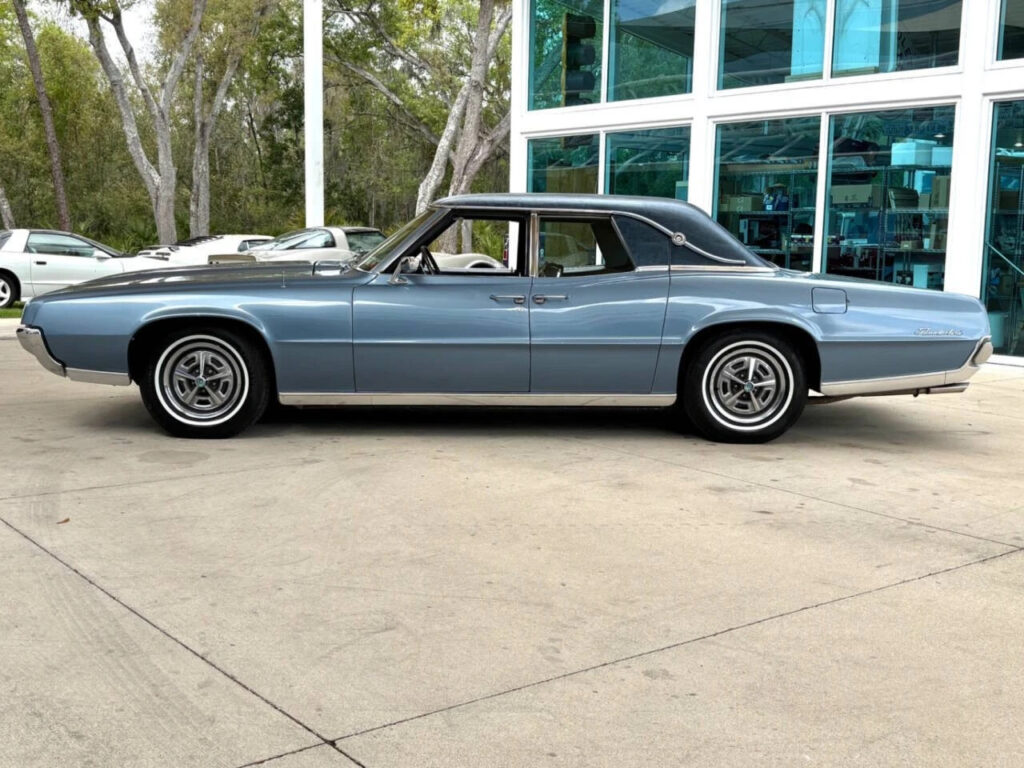 1967 Ford Thunderbird