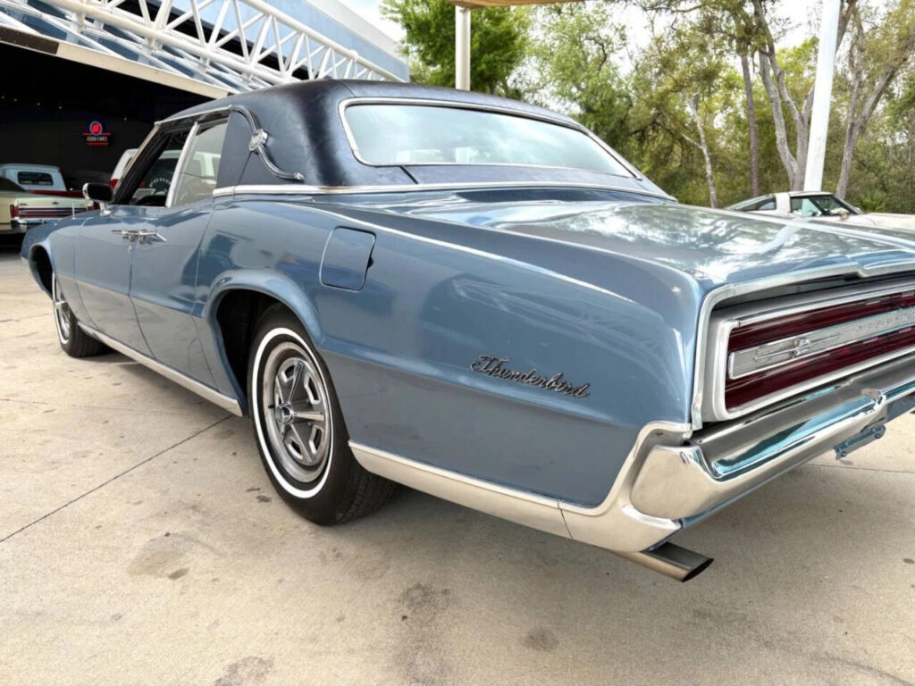 1967 Ford Thunderbird