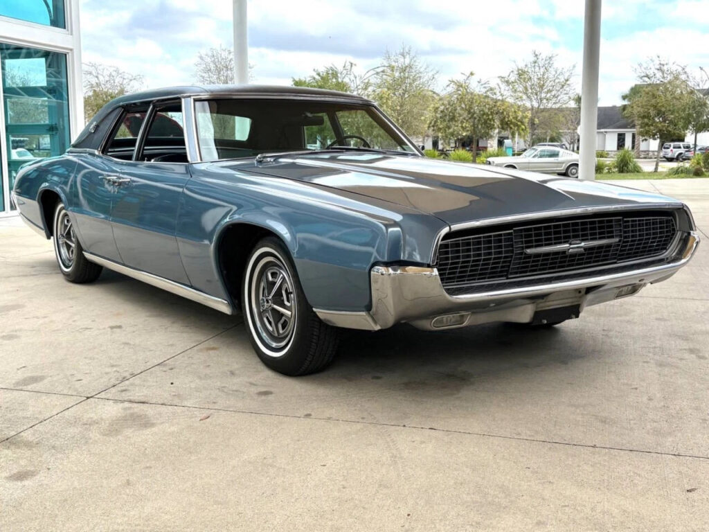 1967 Ford Thunderbird