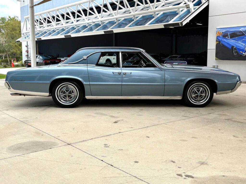 1967 Ford Thunderbird