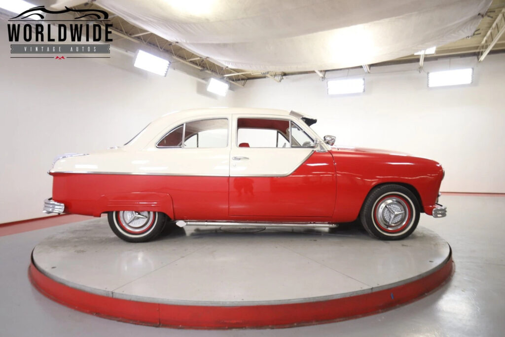 1949 Ford Custom Deluxe