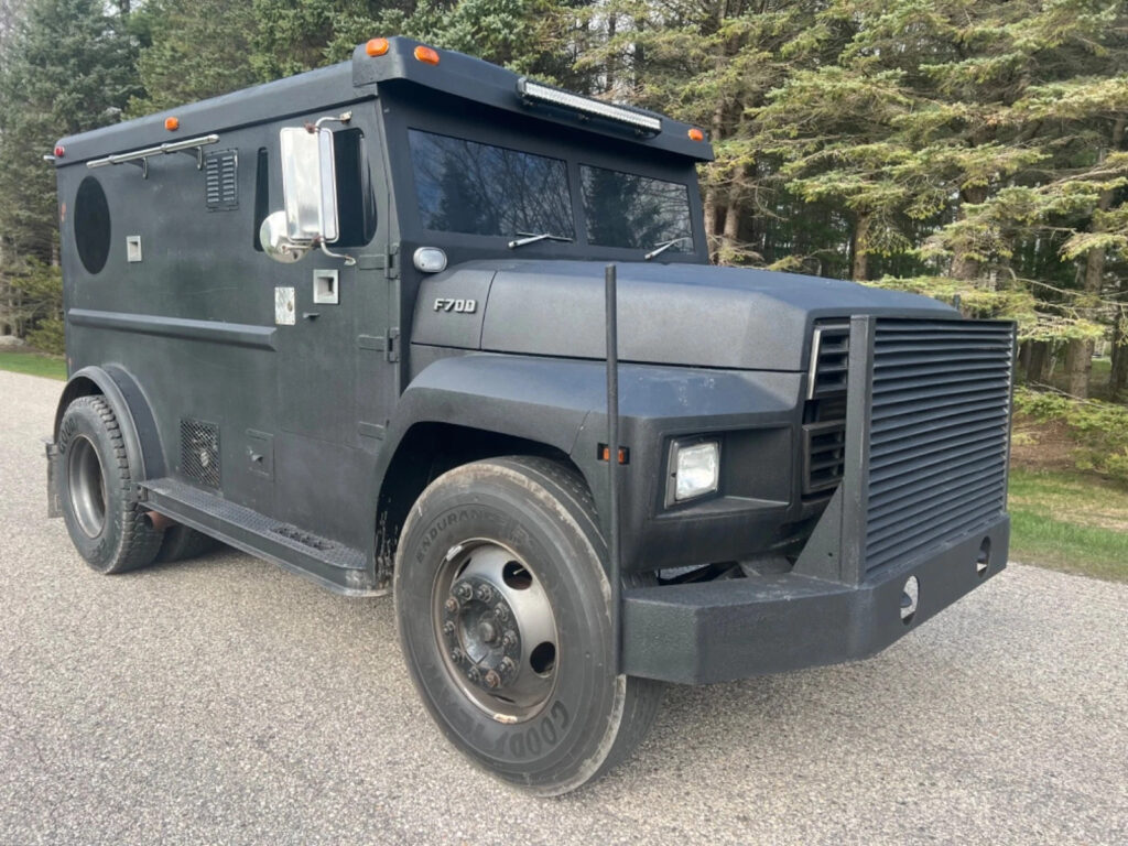 1989 Ford f700 Armored Truck swat Diesel Military