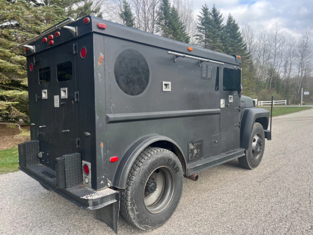 1989 Ford f700 Armored Truck swat Diesel Military