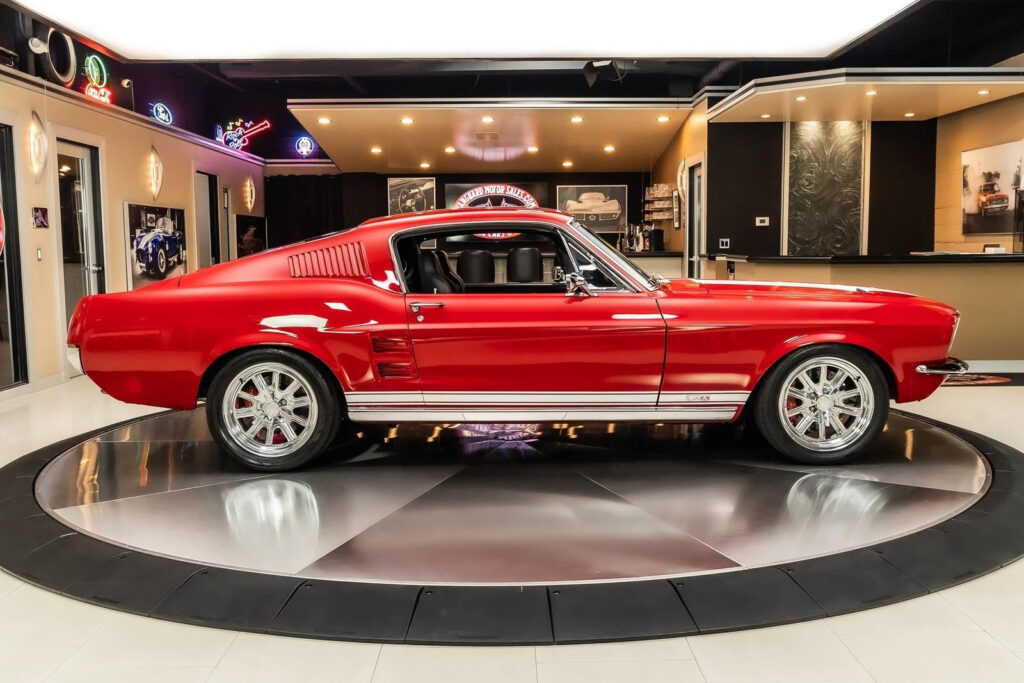 1967 Ford Mustang Fastback GTA Restomod