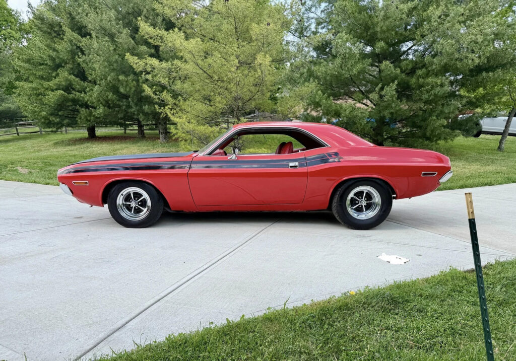 1970 Dodge Challenger 383 4SPD PS Rallye DASH RED ON