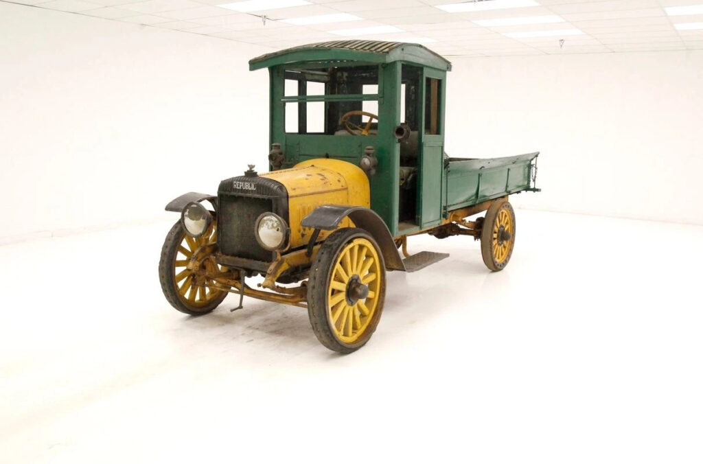 1915 Republic 2 Ton