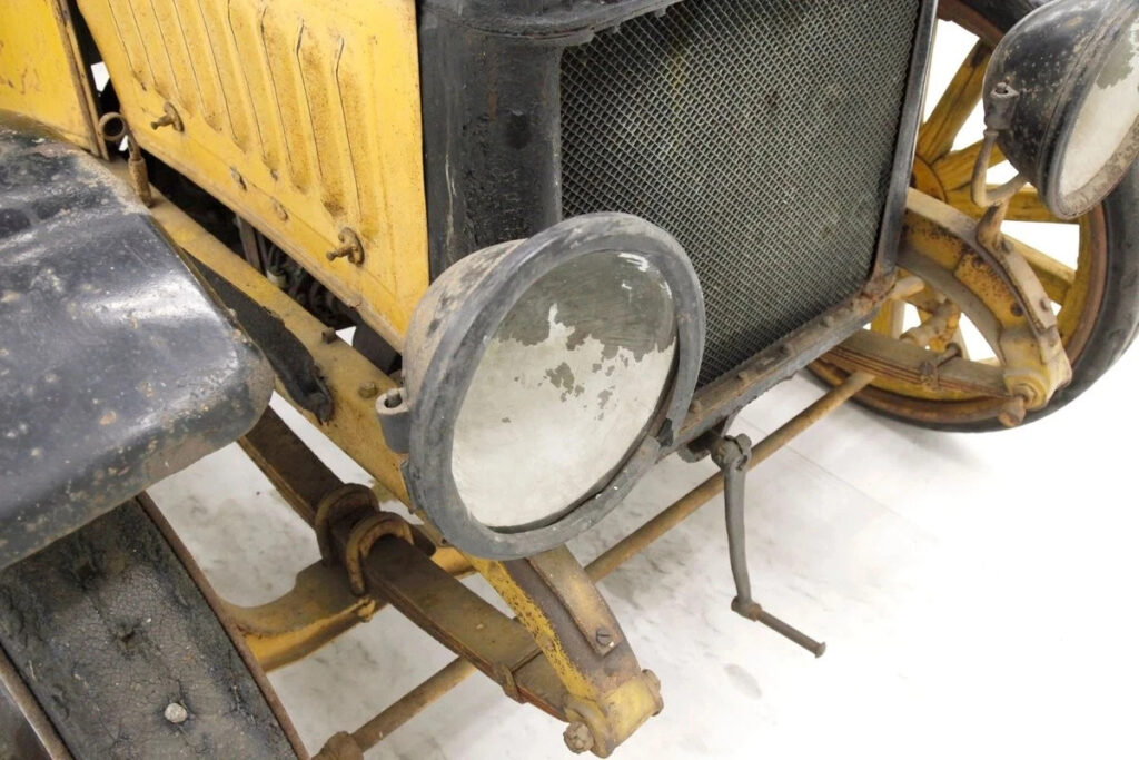 1915 Republic 2 Ton
