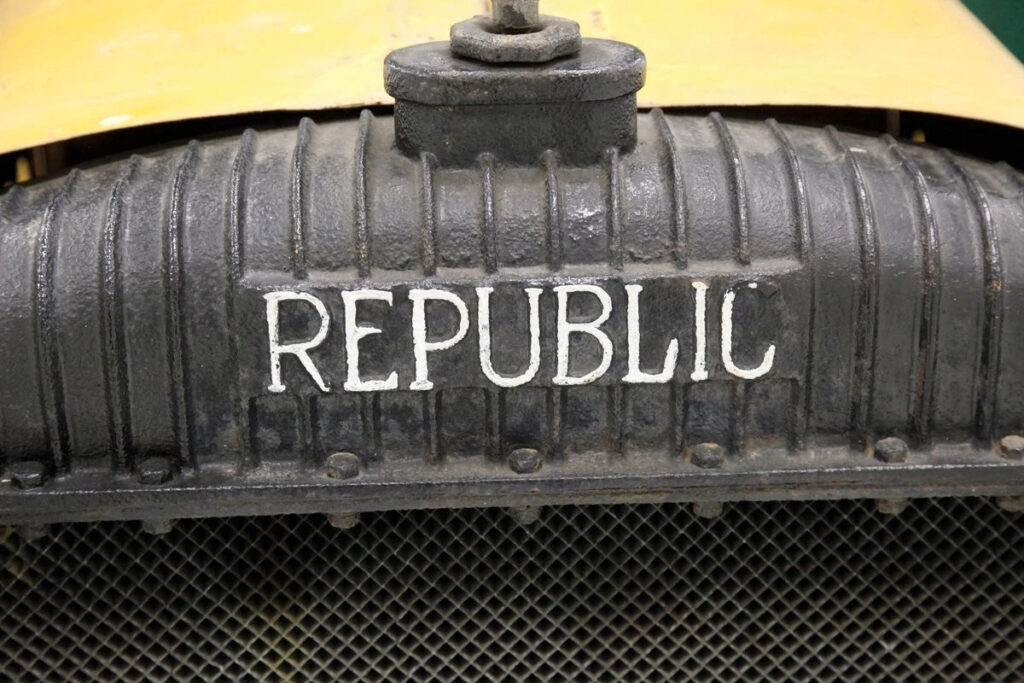 1915 Republic 2 Ton