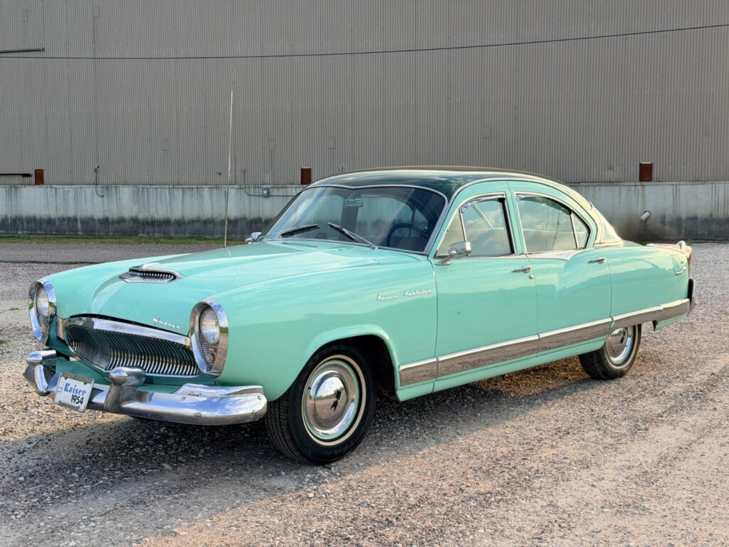 1954 Kaiser Manhattan