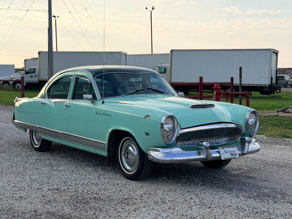 1954 Kaiser Manhattan