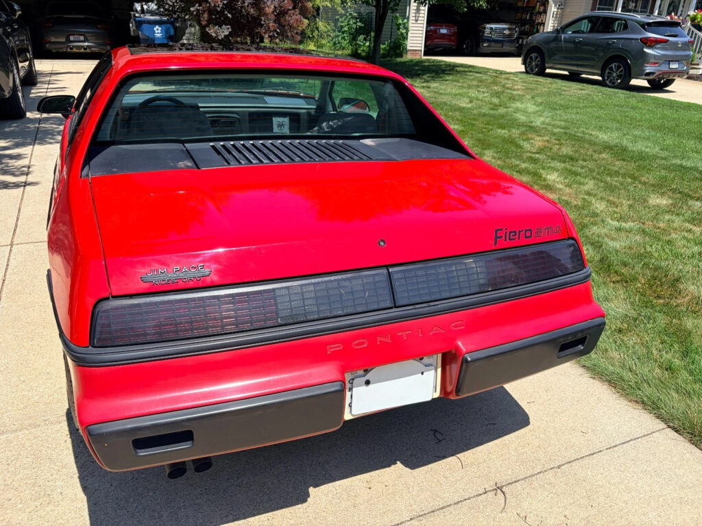 1984 Pontiac Fiero SE