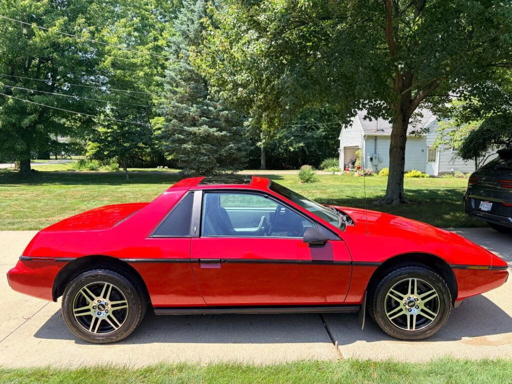 1984 Pontiac Fiero SE