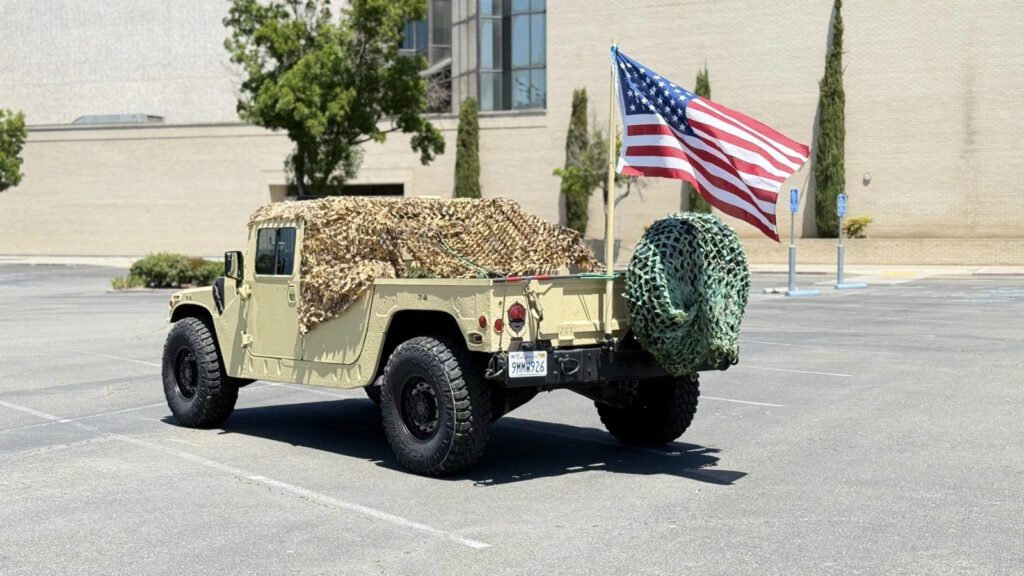 Military Hmmwv M1097a2 Troop Carrier 2009 W/ California License Plate H1 Humvee