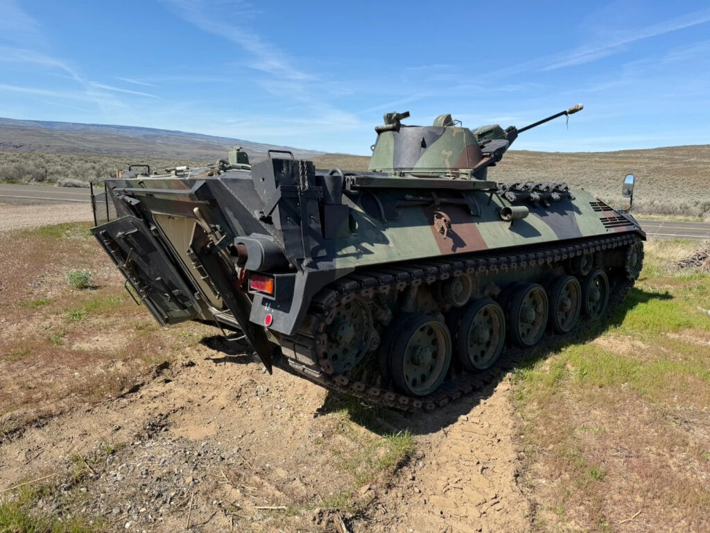 Saurer 4K 4fa-G2 Armored Personnel Carrier (apc)