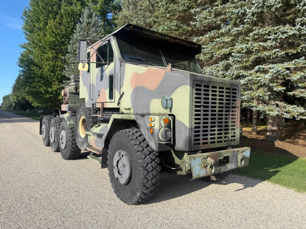 2008 Overhaul Oshkosh M1070 8×8 Semi Tractor